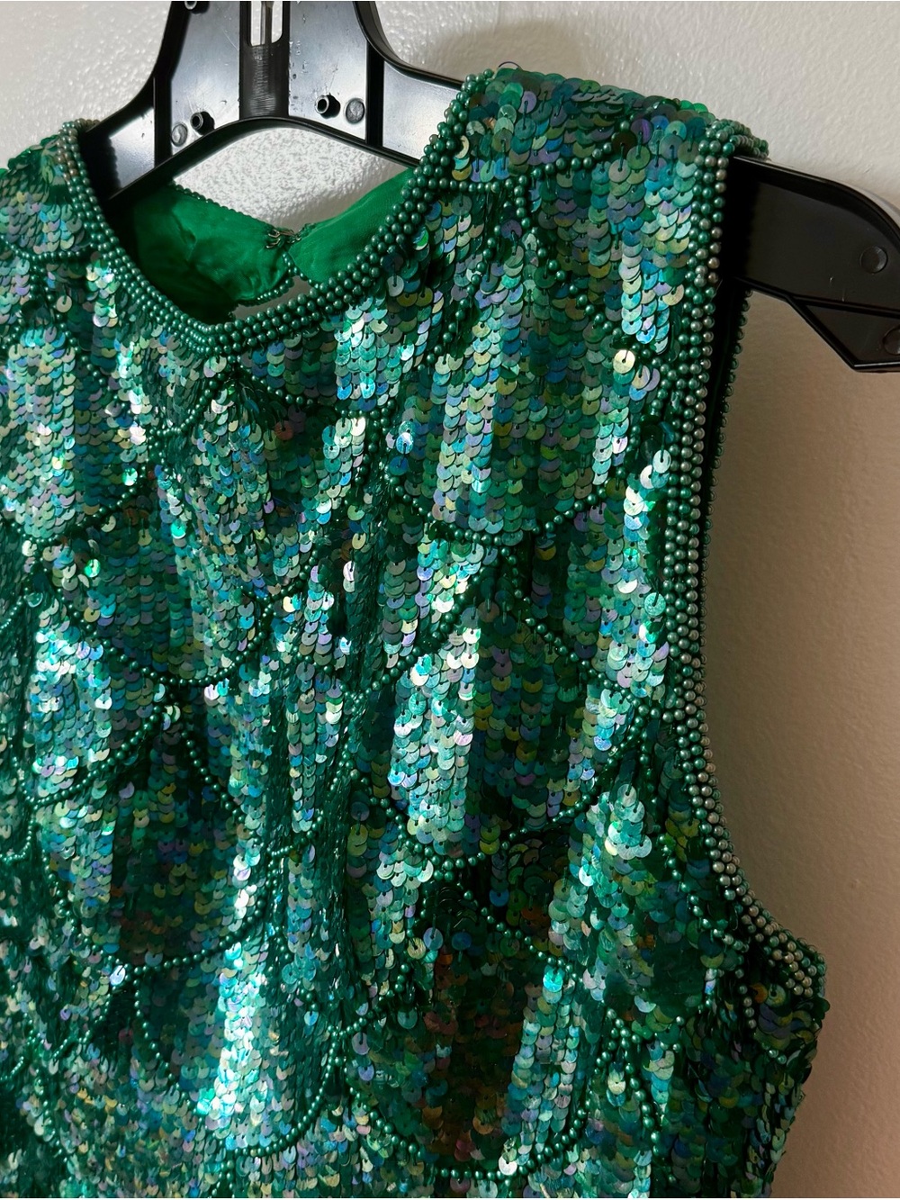 Vintage Emerald Green Sequin Sleeveless Scallop Hem Peek-a-boo Back Dress - Picture 2 of 11
